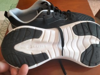 Zapatillas Kalenji Negras y Blancas