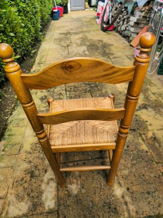 Sedie da cucina in legno e vimini