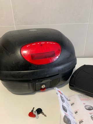 Baúl Kappa K33 Scooter Negro/Rojo