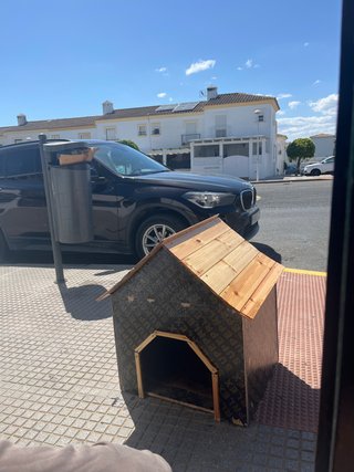 Casetta per cani in legno