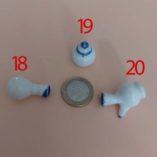 Miniature in ceramica per presepe e case delle bambole da leggere
