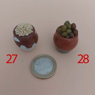 Miniature in ceramica per presepe e case delle bambole da leggere