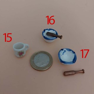Miniature in ceramica per presepe e case delle bambole da leggere