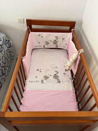 Cuna de madera con protector y colchon