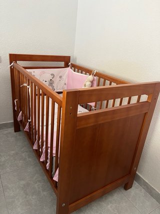 Cuna de madera con protector y colchon