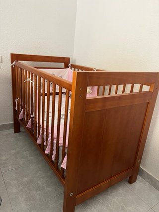 Cuna de madera con protector y colchon