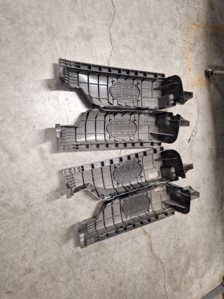 Soportes bandeja maletero y altavoces Golf MK1