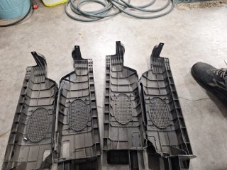 Soportes bandeja maletero y altavoces Golf MK1