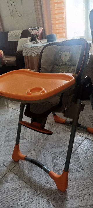 Trona bebé Jane con bandeja naranja