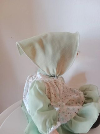 Bambola vintage con capelli rossi