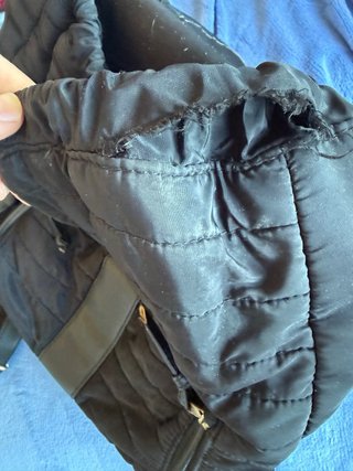 Mochila negra acolchada
