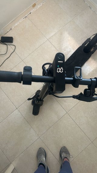 Patinete eléctrico negro