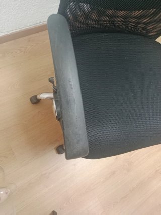Silla de oficina ergonómica negra