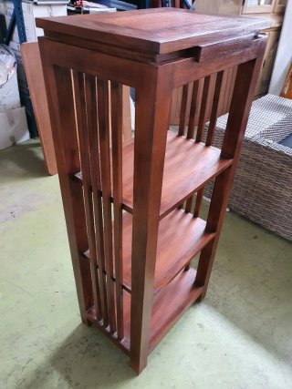 Estantería rústica de madera