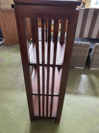 Estantería rústica de madera