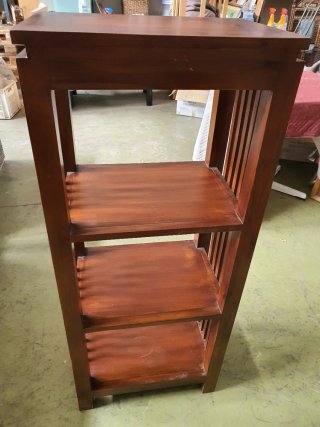 Estantería rústica de madera