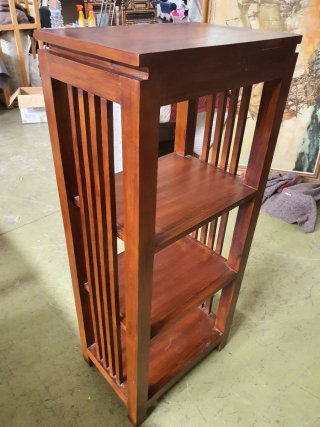 Estantería rústica de madera