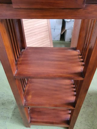 Estantería rústica de madera