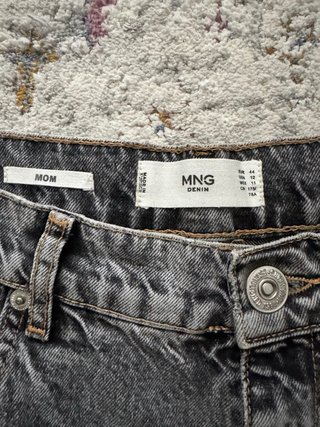 Mango Jeans Mom Grises Lavados