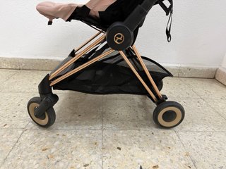 Silla de paseo Cybex coya Color Rose gold