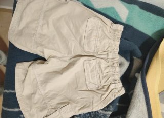 Pantalón corto cargo beige. Talla S