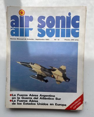 Lote mixto de revistas y fascículos de aviación