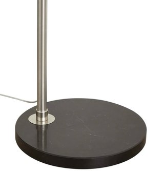 Lámpara de pie cromada y base de piedra