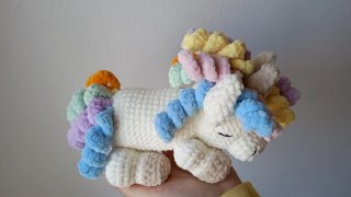 Unicorno amigurumi fatto a mano
