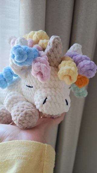 Unicorno amigurumi fatto a mano