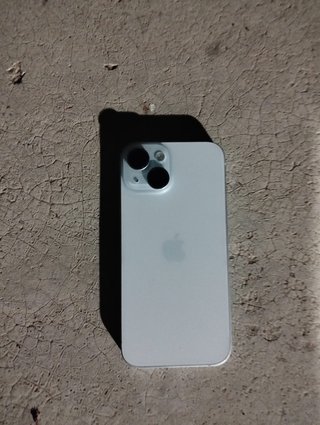 iPhone 15 azul claro