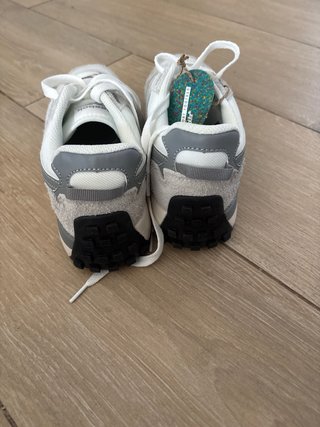 Zapatillas Reebok Gris y Blancas