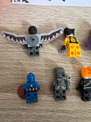 Diferentes minis marvel lego
