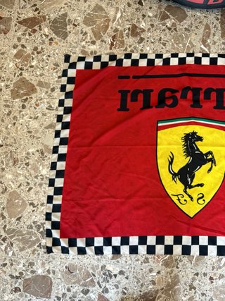 Bandiera Ferrari anni ’80 - Autografata