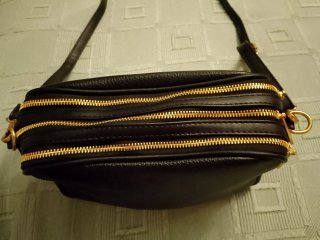 Lote 2 Bolsos Bandoleras Negro y Dorado