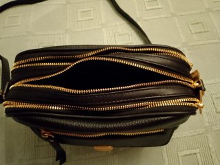 Lote 2 Bolsos Bandoleras Negro y Dorado
