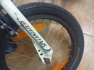 Bicicleta Specialized Hotrock Blu
