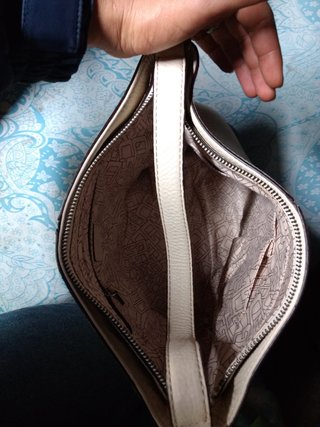 Bolso Guess Crema Piel Texturizada
