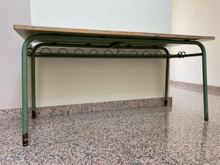 Mesa de colegio metálica y madera