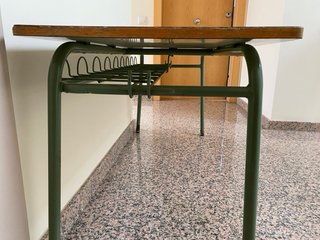 Mesa de colegio metálica y madera