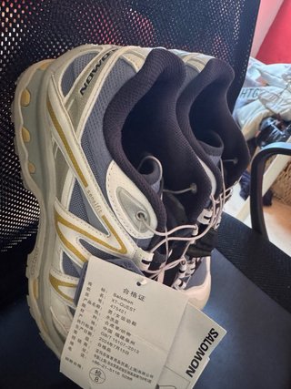 Salomon Talla 42 Gris y Dorado