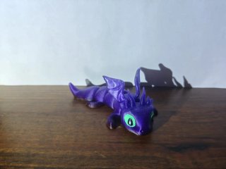 Dragón articulado morado