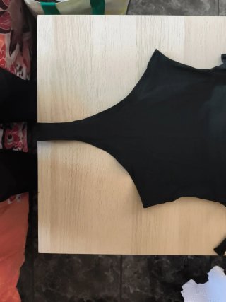 Body negro escote pico.