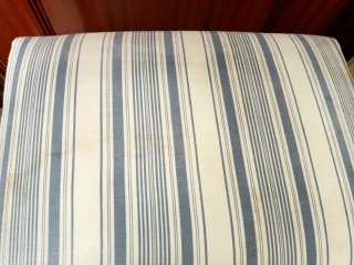Banqueta pie de cama con flecos