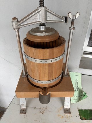 Prensa de madera y metal