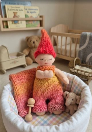 Mini bebé de piel de muñeca. 15 cm