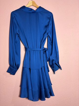 Vestido satinado azul eléctrico Forever New Talla
