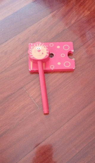 Juego de madera con aros de colores