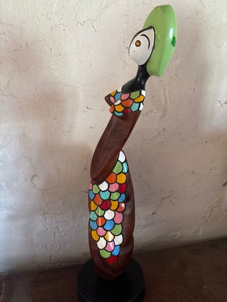 Escultura madera policromada figura abstracta