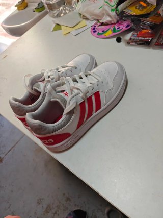 Zapatillas Adidas Blancas y Rojas
