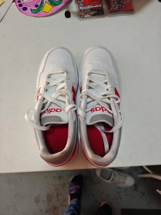 Zapatillas Adidas Blancas y Rojas